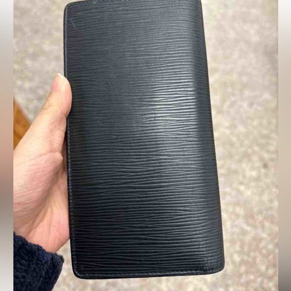 LV Preloved Black EPI Wallet 53775 - Picture 1 of 9